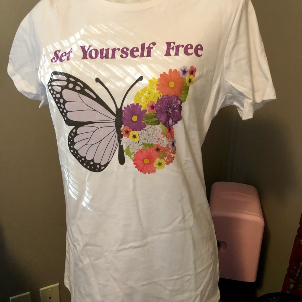 Tee Shirt ( Set Yourself Free )  Butterfly 🦋
